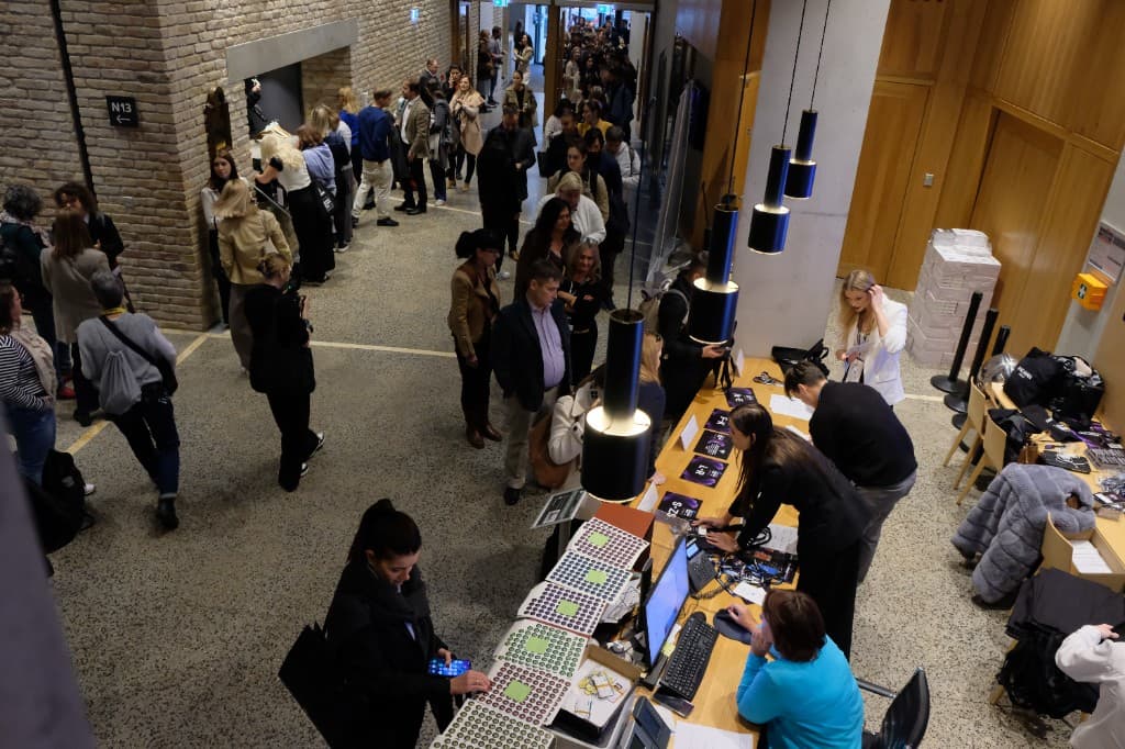 Crowded registration hallway at Service Design Days Budapest