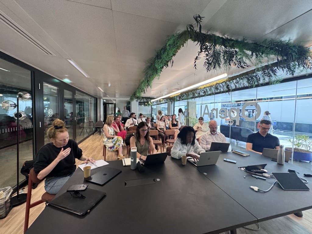 Viktoria Biki presenting Boxfish Labs at the STATION F demo day